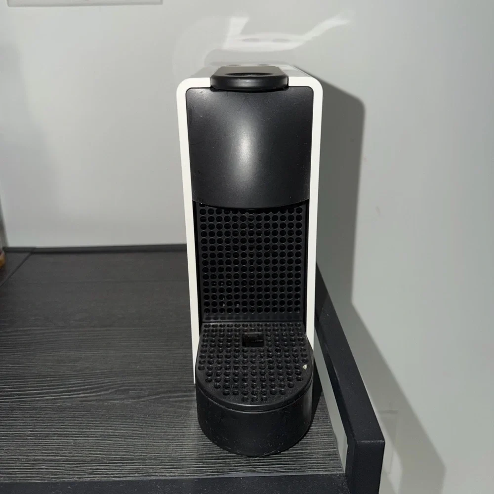 Nespresso Essenza Mini Pure White Coffee Machine - White and Black